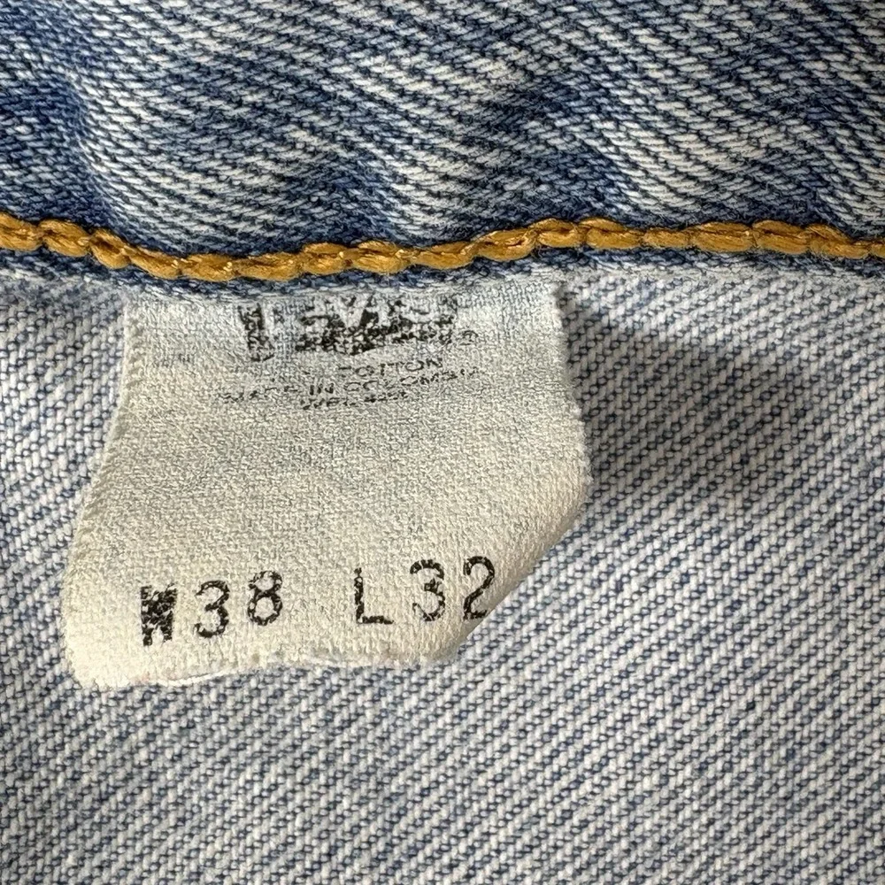 Vintage Y2K Levi's 501 Button Fly Jeans Fits 36x31 Red Tab Distressed Fade‎ Blue